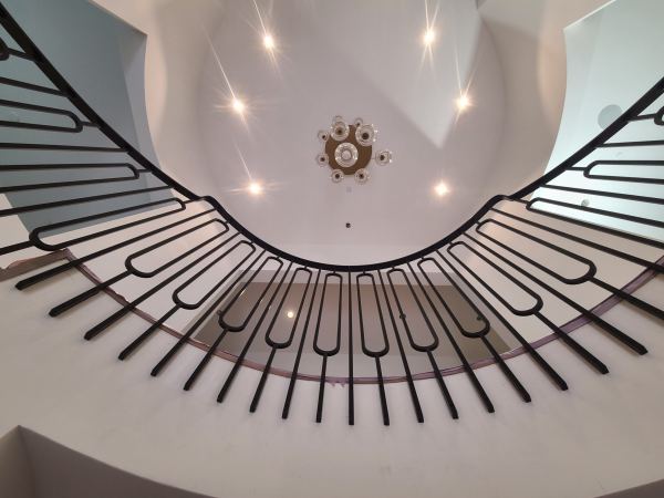 Modern Railing — Radius railing with face mounted pickets, heat formed transitions, and a satin black finish